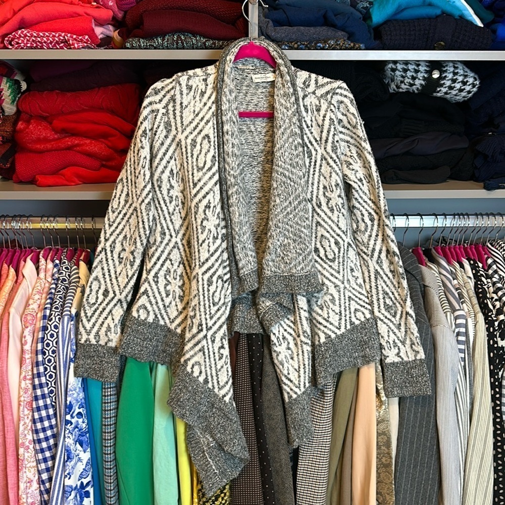 Abercrombie & Fitch gray and white print waterfall cardigan size XS